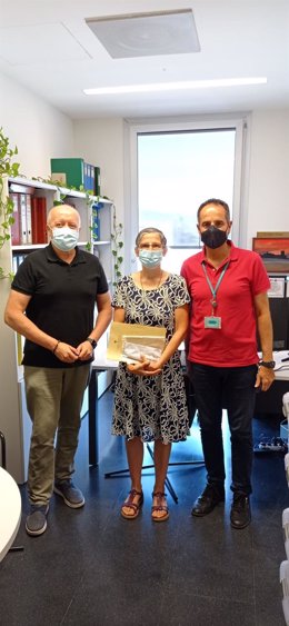 María Luisa Hernández con José Antonio Lorente y Juan Carlos Álvarez, del departamento de Medicina Legal de la Universidad de Granada