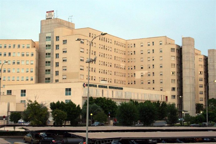 Archivo - Fachada del Hospital General de Alicante