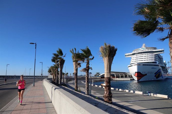 El Puerto de Málaga recibie el primer crucero internacional tras 16 meses tras la pandemia de COVID-19.
