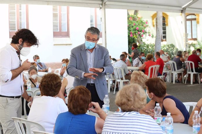 Más de 1.200 mayores del interior participan en La Gramola, el guateque de la Diputación de Málaga