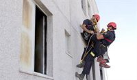 Desalojo preventivo de 20 personas por un incendio de contadores en un edificio en Utrera (Sevilla)