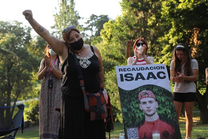 Ángeles, madre de Isaac, participa en un homenaje a su hijo asesinado en Madrid