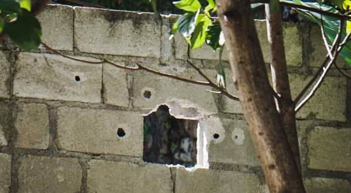 Agujeros de bala en la fachada de la vivienda del presidente haitiano, Jovenel Moise, asesinado el 7 de julio en su residencia particular