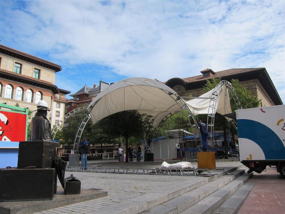 Archivo - El colectivo de chiringuitos de San Mateo, en Oviedo, ha hecho público este lunes un comunicado en el que expresan sus críticas hacia el cambio de modelo festivo del Ayuntamiento, al que acusan de buscar sacar las fiestas del casco antiguo de 