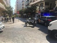 Once heridos trasladados al hospital al arrollar un coche una terraza de un bar en Marbella (Málaga)