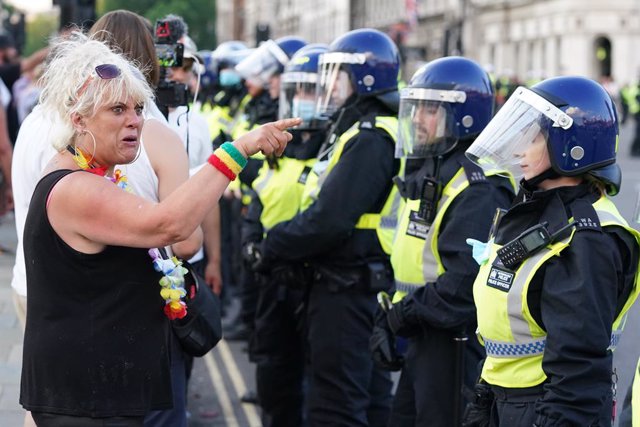 19 July 2021, United Kingdom, London: Police block anti-vaccination protesters during a demonstration in Parliament Square after the final Coronavirus legal restrictions were lifted in England. Photo: Jonathan Brady/PA Wire/dpa