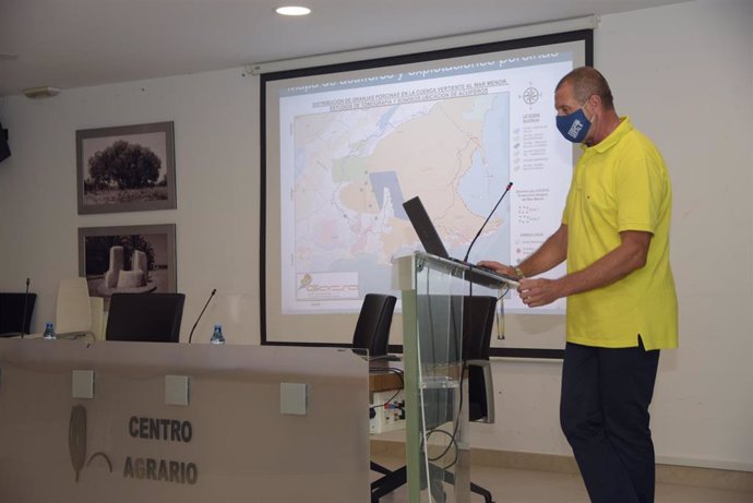 En la imagen, Ángel Faz presentando los resultados del estudio.