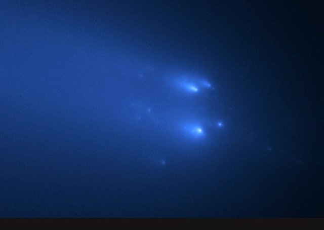 Imagen del Hubble de los restos del cometa ATLAS