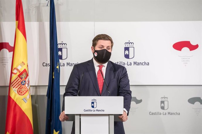 El consejero de Fomento, Nacho Hernando, comparece en rueda de prensa en el Palacio de Fuensalida