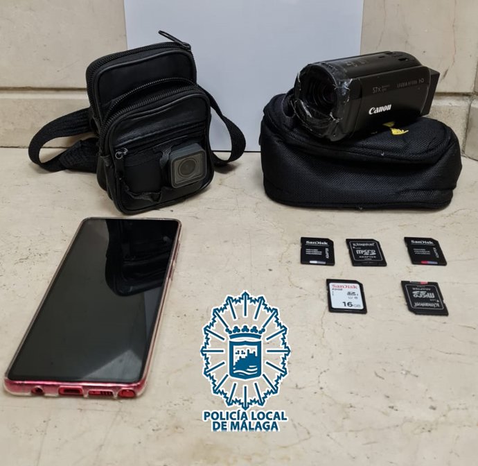 Tarjetas de memoria y dispositivos intervenidos a un detenido