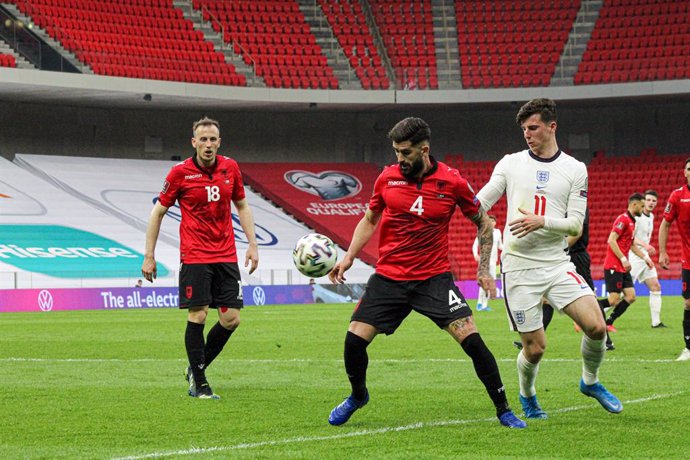 Archivo - Elseid Hysaj (ALB) and Mason Mount (ENG) during the FIFA World Cup 2022, Qualifiers, Group J football match between Albania and England on March 28, 2021 at Qemal Stafa Stadium in Tirana, Albania - Photo Nderim Kaceli / DPPI