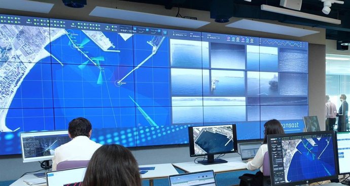 Archivo - Sala de control portuario con tecnología de Minsait