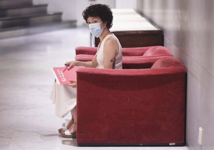 La portavoz parlamentaria de Unidas Podemos, Aina Vidal, antes de ofrecer una rueda de prensa en el Congreso de los Diputados, a 20 de julio de 2021, en Madrid (España).