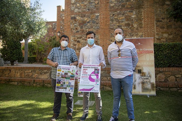 Presentación de la una marcha solidaria en Las Mestas a favor de la AOEx