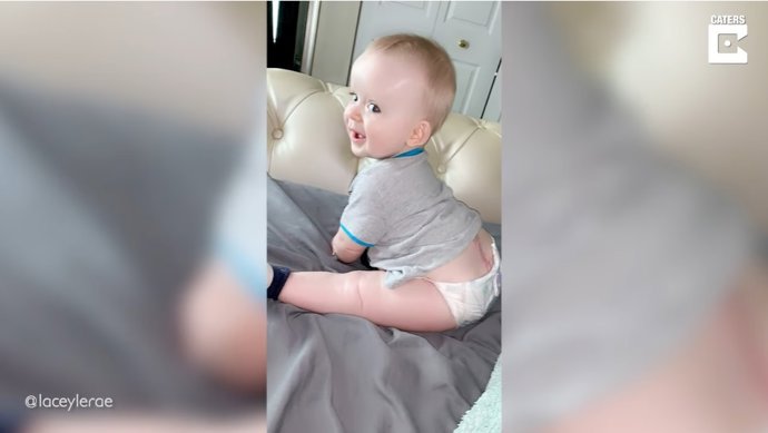 Dawson, de dos años, con espina bífida aprende a caminar contra todo pronóstico