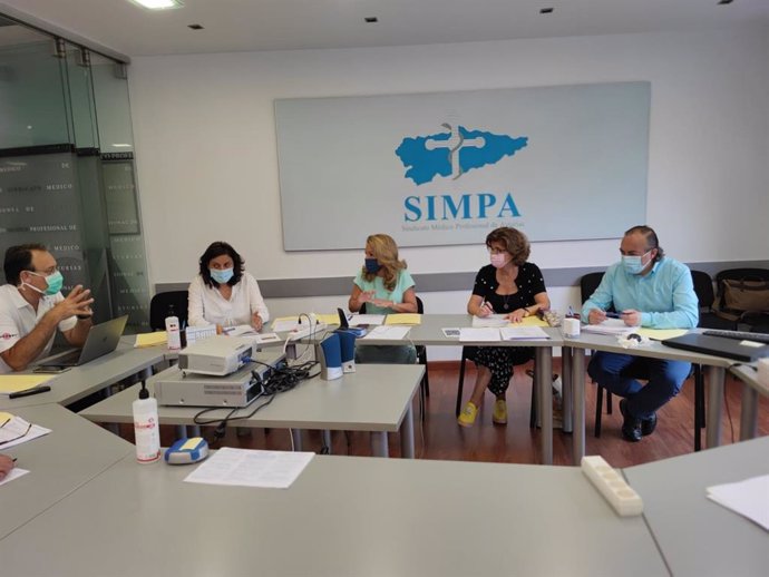 La presidenta del PP de Asturias, Teresa Mallada, reunida con el Comité Ejecutivo del Sindicato Médico Profesional de Asturias (SIMPA).