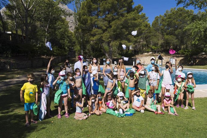 La vicepresidenta de Diputación y diputada de Bienestar Social, Ángeles Martínez, visita las escuelas de verano de Vélez Blanco y Topares