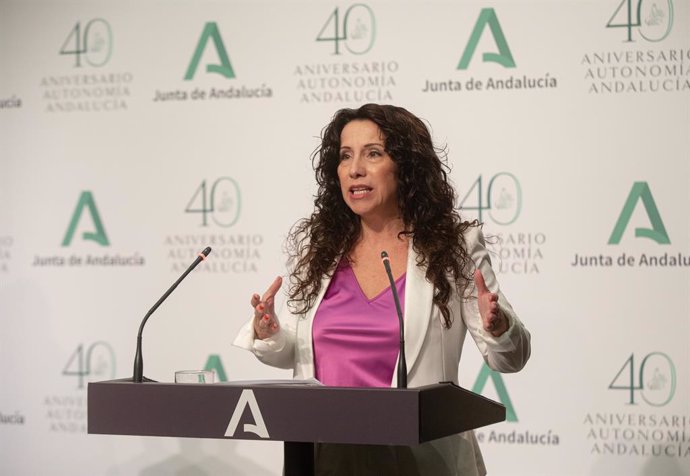 La consejera de Igualdad y Políticas Sociales, Rocío Ruiz, , durante su intervención en la rueda de prensa posterior a la reunión del Consejo de Gobierno de la Junta de Andalucía, a 20 de julio de 2021, en Sevilla (Andalucía, España).