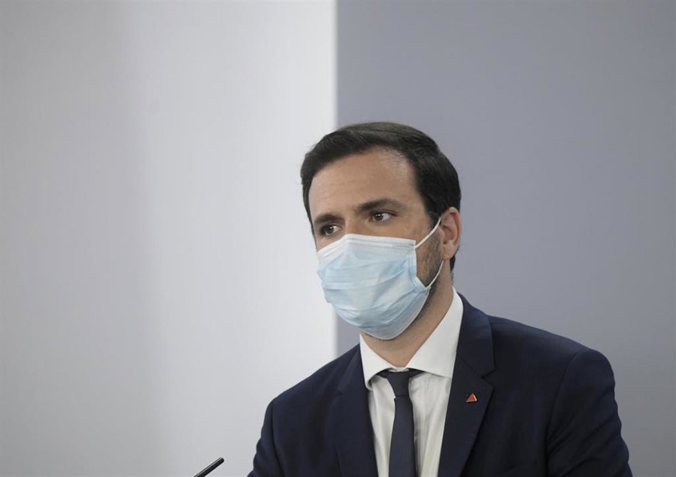 El ministro de Consumo, Alberto Garzón, comparece tras la celebración del Consejo de Ministros, a 20 de julio de 2021, en Madrid (España). Durante la comparecencia han informado de la aprobación de la nueva Ley de Memoria Democrática y de la venta sin r