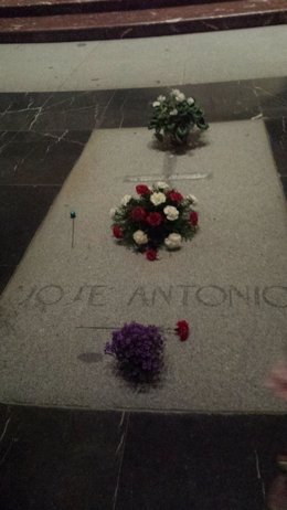 Archivo - Tumba de José Antonio Primo de Rivera en la Basílica del Valle de los Caídos en San Lorenzo de El Escorial, en Madrid