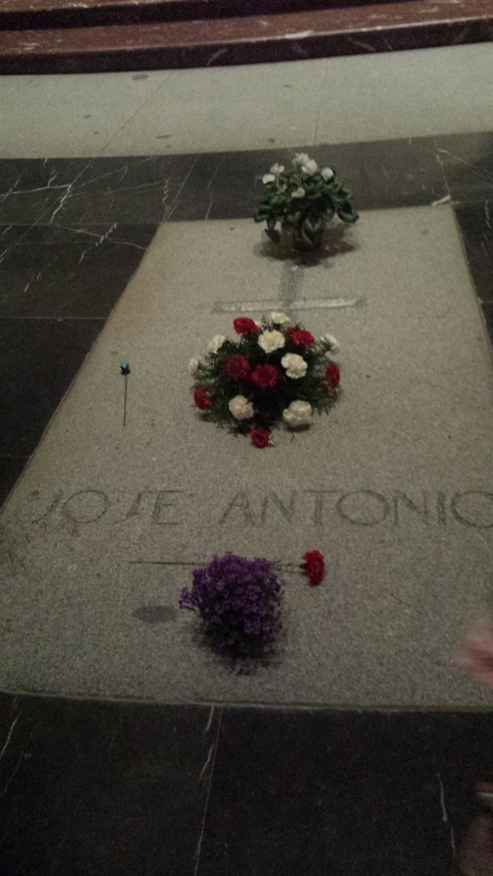Archivo - Tumba de José Antonio Primo de Rivera en la Basílica del Valle de los Caídos en San Lorenzo de El Escorial, en Madrid