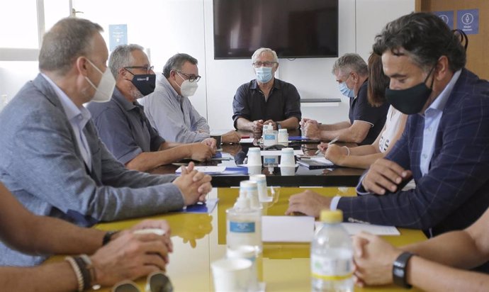 Reunión del Consorcio Valencia 2007 con empresarios de La Marina para abordar cuestiones relacionadas con la disolución del organismo y la creación de uno nuevo.
