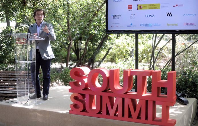 Fotografía del alcalde de Madrid, José Luis Martínez-Almeida, durante su intervención en la presentación de SOUTH SUMMIT 2021.