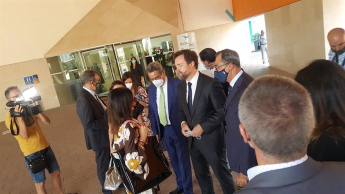 Iván Espinosa de los Monteros, a su llegada al almuerzo-coloquio al que estaba invitado por la Cámara de Comercio, en su visita a Zaragoza.