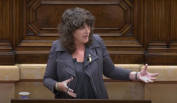 La consellera de Acción Climática, Alimentación y Agenda Rural de la Generalitat, Teresa Jord, interviene en el pleno del Parlament el 20 de julio de 2021.