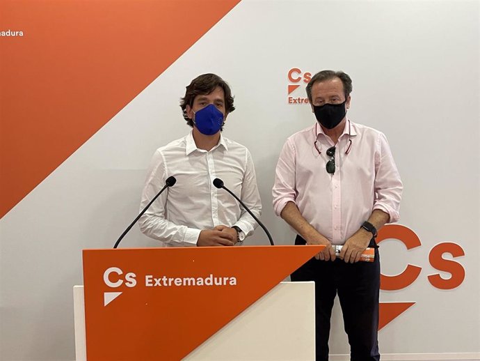El eurodiputado de Cs Adrián Vázquez y el diputado en la Asamblea de Extremadura Fernando Baselga