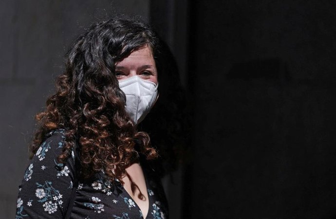 La portavoz adjunta de Unidas Podemos en el Congreso, Sofía Fernández Castañón, ofrece declaraciones a los medios de comunicación tras participar en una mesa redonda de portavoces parlamentarios, a 5 de julio de 2021, en la Universidad Rey Juan Carlos, 