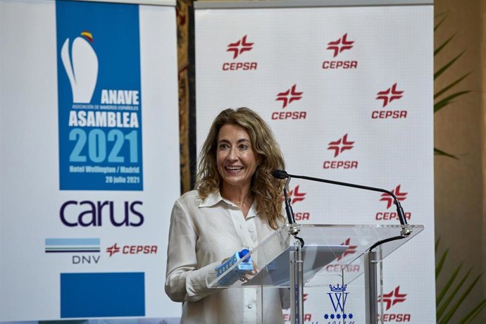 La ministra de Transportes, Movilidad y Agenda Urbana, Raquel Sánchez, interviene durante el acto de clausura de la Asamblea General de la Asociación de Navieros Españoles (ANAVE), en el Hotel Wellington, a 20 de julio de 2021, en Madrid (España).