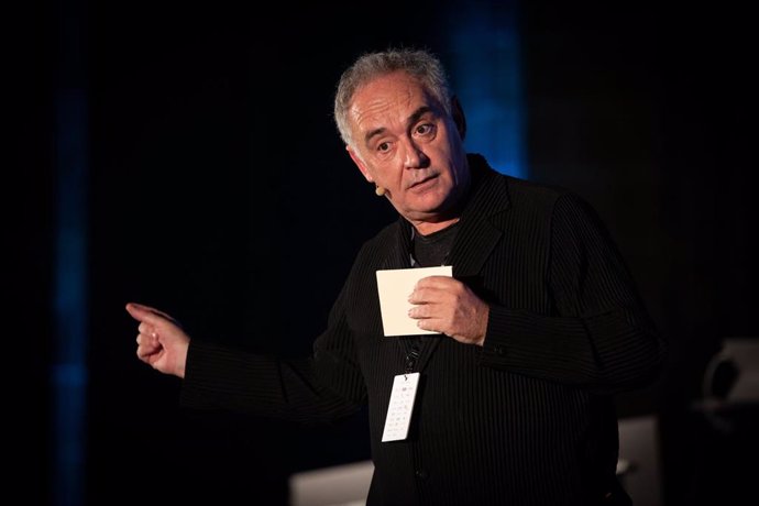 Archivo - El cocinero Ferran Adri durante su intervención en una conferencia de '¿Cómo innovar para que los nuevos emprendedores comprendan la importancia de la gestión?'  en el Tech Spirit Barcelona, en Barcelona (España), a 25 de febrero de 2020.