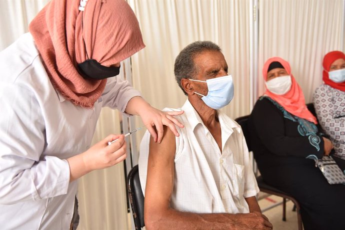 07 July 2021, Tunisia, Beja: A man receives a dose of the Russian Sputnik V Coronavirus (Covid-19) vaccine at Beja Youth Center. Photo: Jdidi Wassim/SOPA Images via ZUMA Wire/dpa