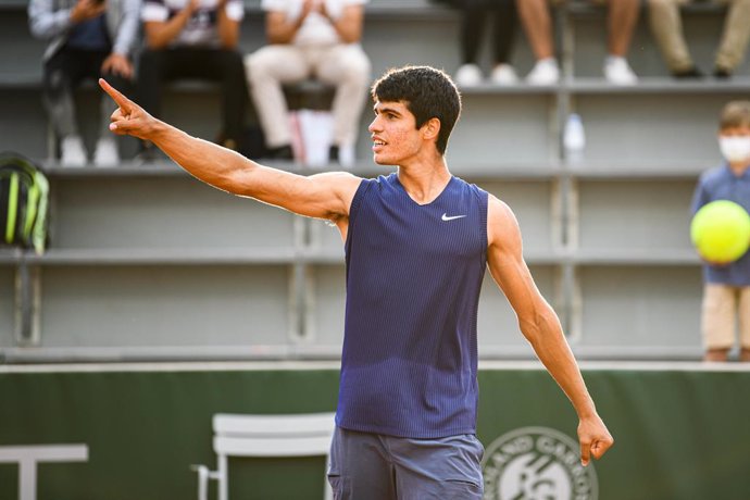 Archivo - Carlos Alcaraz of Spain celebrating his victory during the Roland-Garros 2021, Grand Slam tennis tournament on June 3, 2021 at Roland-Garros stadium in Paris, France - Photo Victor Joly / DPPI