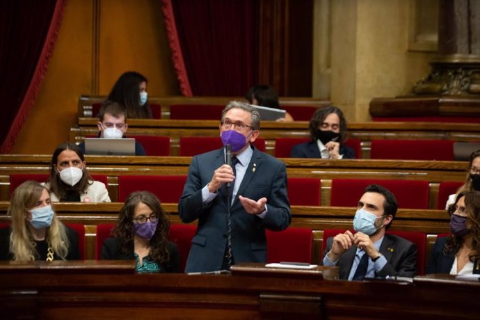 El conseller d'Economia i Hisenda de la Generalitat, Jaume Giró, en el ple del Parlament