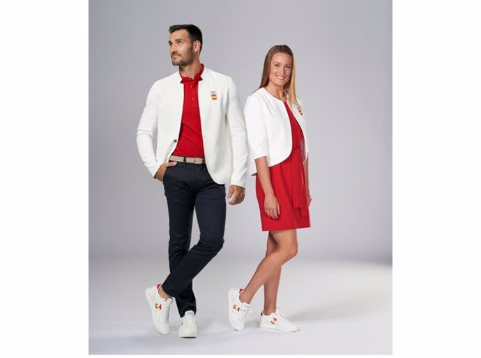 Indumentaria Joma que vestirán los abanderados de España Saúl Craviotto y Mireia Belmonte en el desdile inaugural de los Juegos Olímpicos de Tokyo 2020