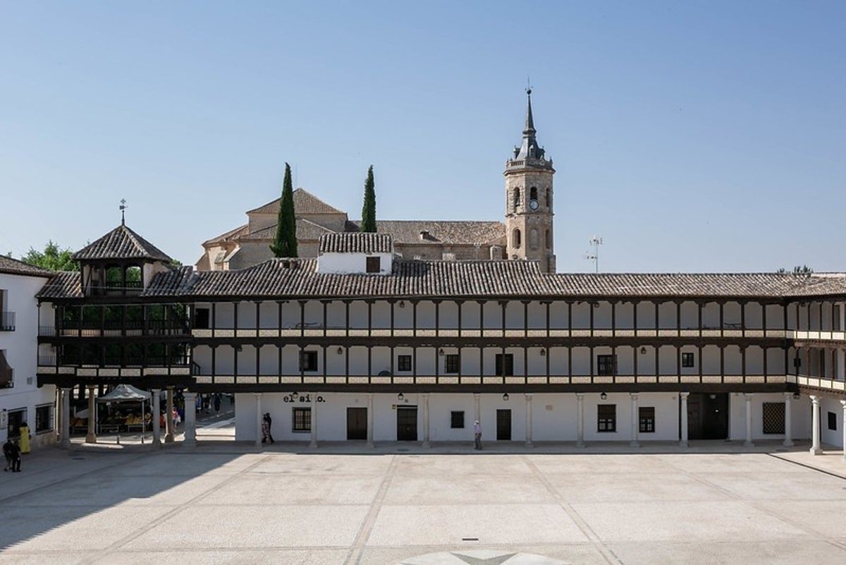 La Plaza Mayor de Tembleque estrena reforma ocho años después de su
