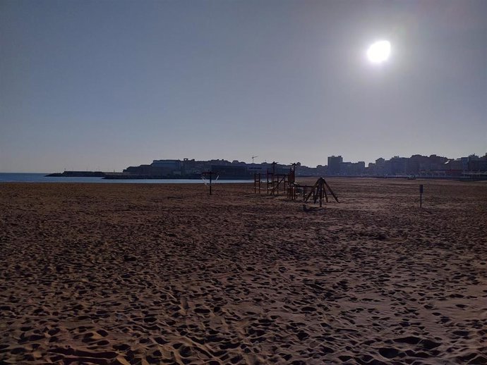 Archivo - Playa de Poniente