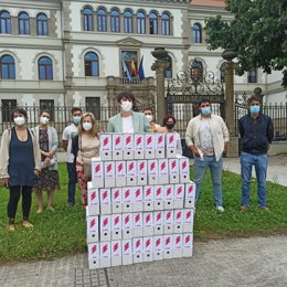 La líder del BNG, Ana Pontón, presenta ante la Xunta las más de 23.600 firmas recogidas por el BNG en contra de la subida de la luz