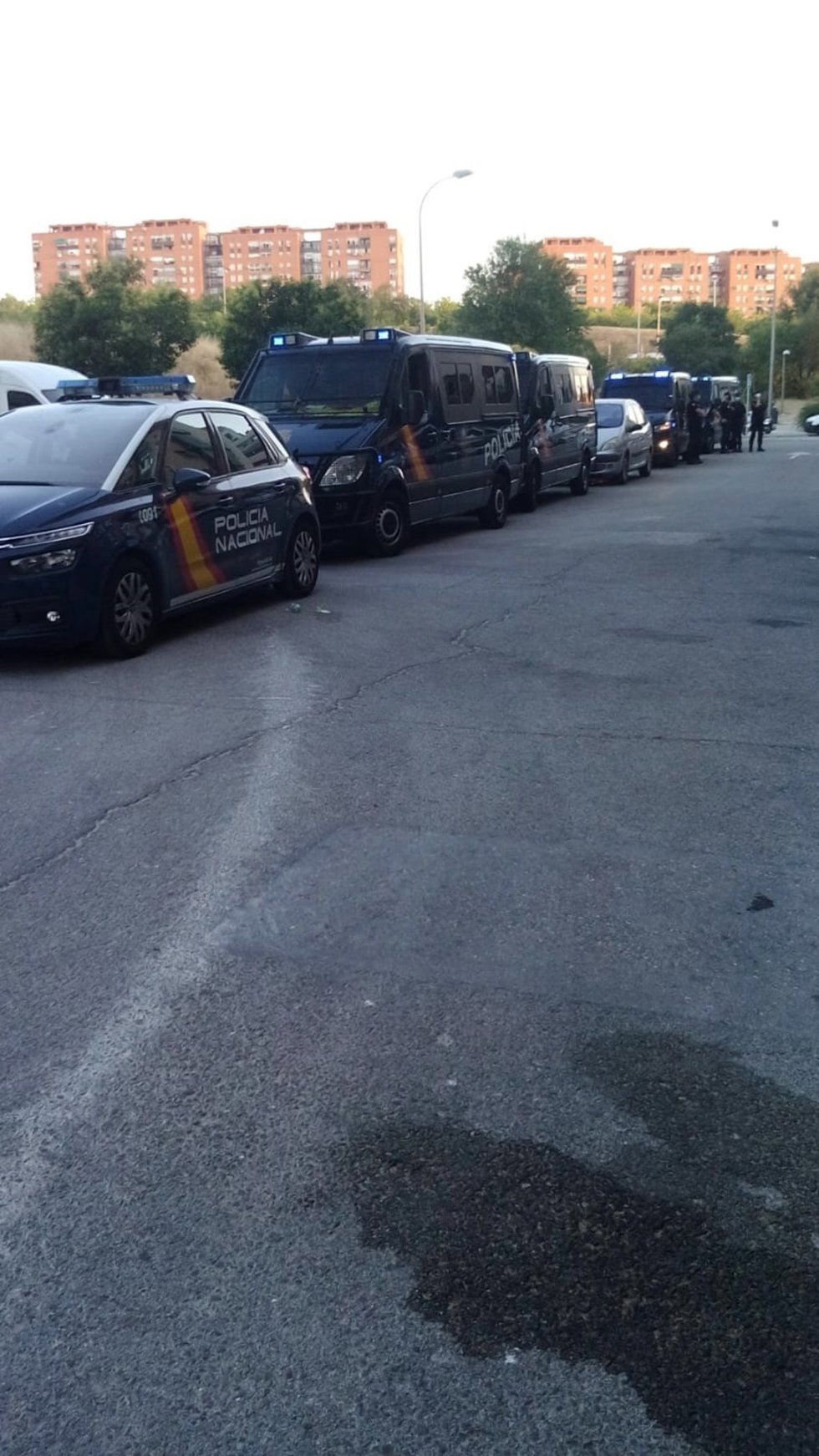 Policías en la calle Maquinilla de Vallecas
