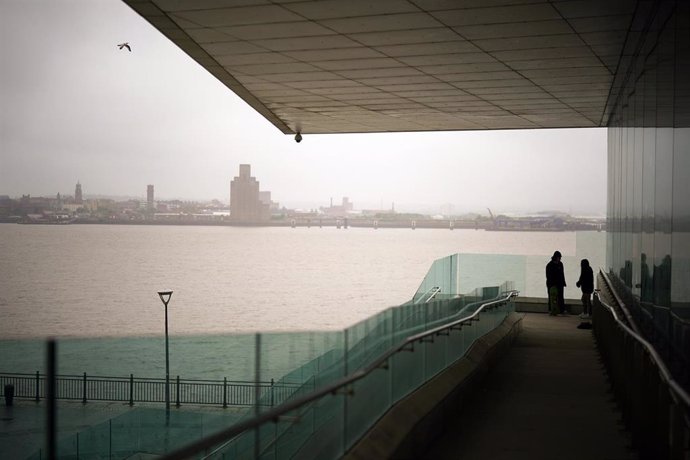 Vista del río Mersey desde el Museo de Liverpool (Reino Unido)