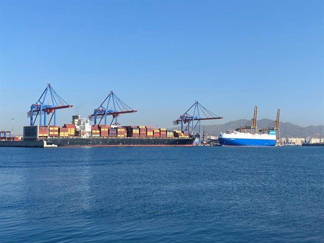 Buques portaconenedores en el puerto de Málaga