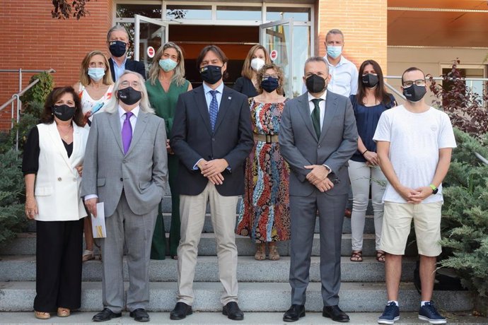 Acto de la firma del convenio de colaboración entre la Universidad Pablo de Olavide y la Asociación AK Guerrero