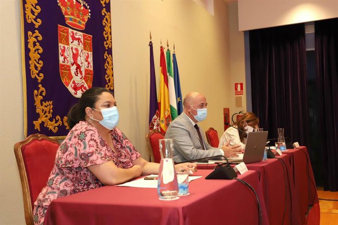 El presidente de la Diputación de Córdoba, Antonio Ruiz, preside el Pleno de la institución provincial.