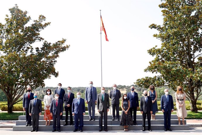 Vista general de los asistentes a la reunión entre Hispasat y el Rey Felipe VI.