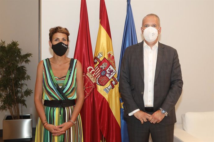 La presidenta Chivite, junto a Markus Haupt, nuevo director de Volkswagen Navarra.
