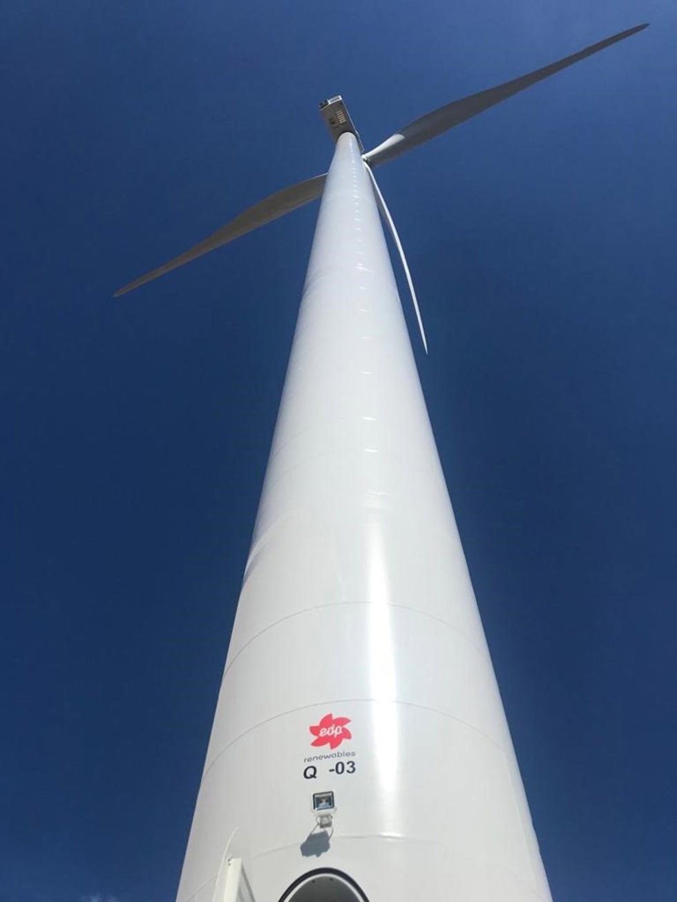 Archivo - Aerogenerador del parque eólico de Quintanilla de EPDR