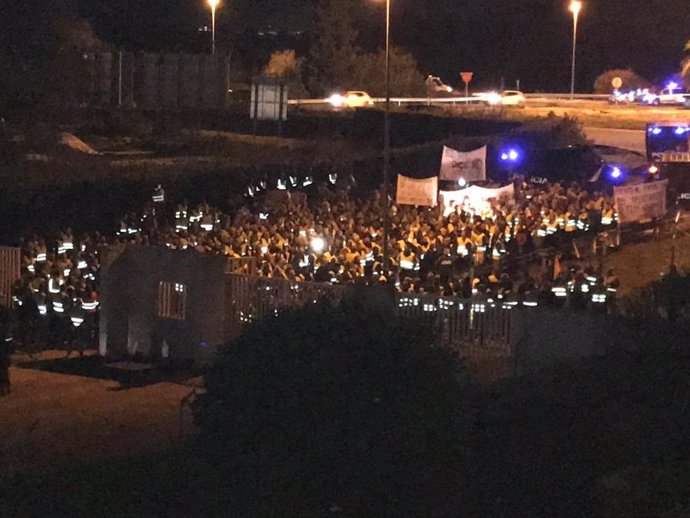 Archivo - Protesta de taxistas ante el debate 'a cuatro' en TVE por elecciones andaluzas