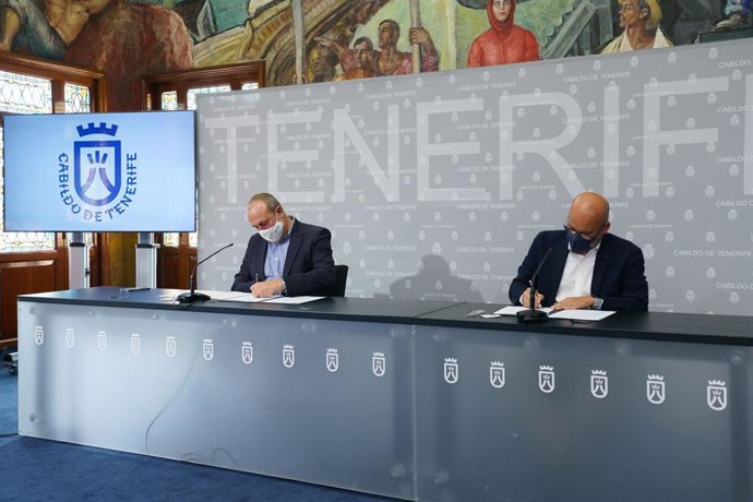 El vicepresidente primero y consejero de Innovación del Cabildo de Tenerife, Enrique Arriaga, y el director general de la empresa Mix Energético de Transición (MET Canarias), Enrique Rodríguez de Azero